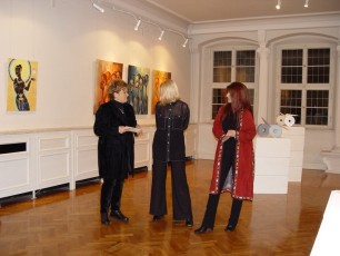 Mit Dorothea Fleiss und Nora Demetrescu bei der Ausstellung “Die blaue Donau trifft den gelben Huang He" 
<br>
Kulturforum Haus Dacheröden, Erfurt, Deutschland, October-2003
